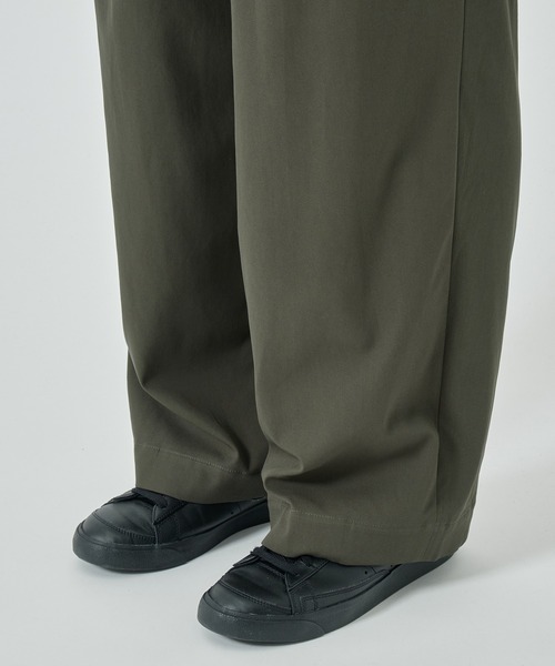 【3年着られる】ハイブランドと同工場で安心の品質 耐水圧30,000ml markaware スラックス TRIPLE PLEATED EASY TROUSERS メンズ