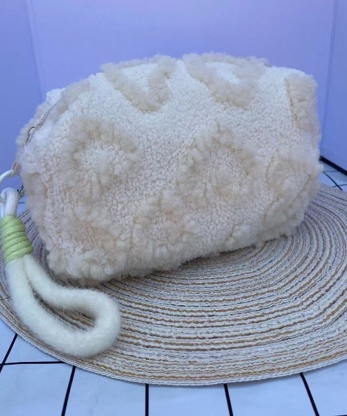 pyornim（ピョルニム） ポーチ 「25年秋冬新作」もこもこ ハート柄