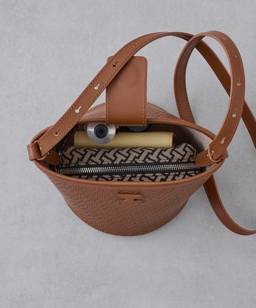 「IACUCCI」 ショルダーバッグ FREE キャメル レディース_画像4