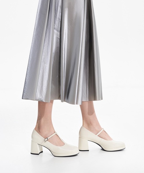 CHARLES ＆ KEITH（チャールズ&キース） パンプス クリスタルバックル