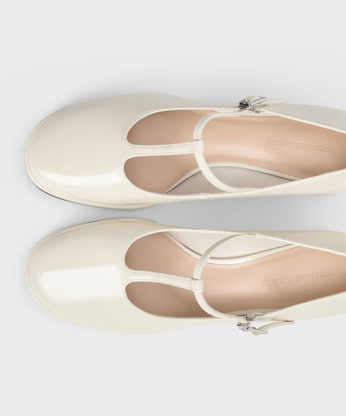 CHARLES ＆ KEITH（チャールズ&キース） パンプス クリスタルバックル