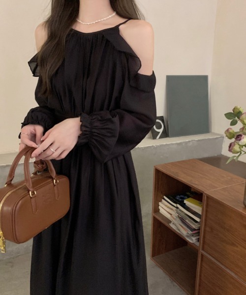 希少 サンプル品 】JENNE オフショルダー フレアワンピース ブラック