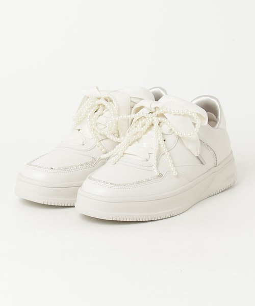 美品　DIANA　パールリボンつきスニーカー　23 diana（プラスダイアナ） スニーカー 「軽量」パールリボン付きコート