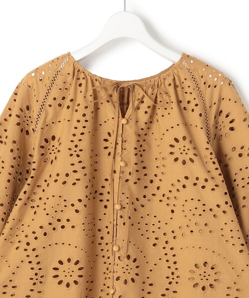 本日限定価格✨️45R✨️度甘平カットワークブラウス　2 23区（ニジュウサンク） ブラウス シャツ カットワークエンブロイ