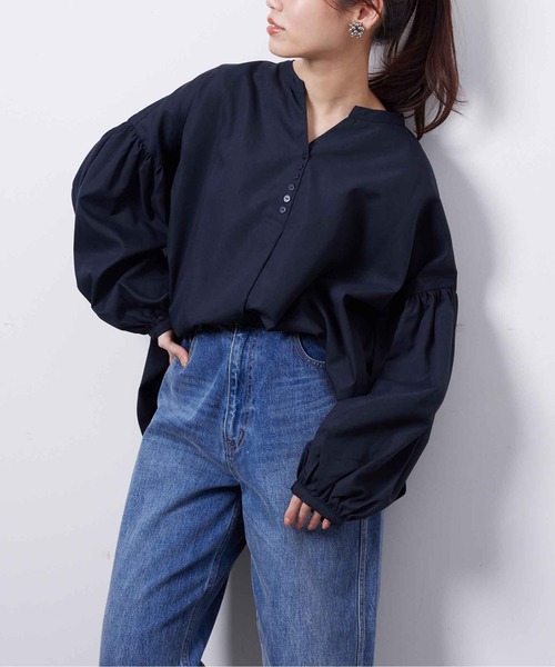 新品タグ付 JUSGLITTY 袖ボリュームブラウス ネイビー スリットネック袖ボリュームブラウス | Chez toi(シェトワ)レディース