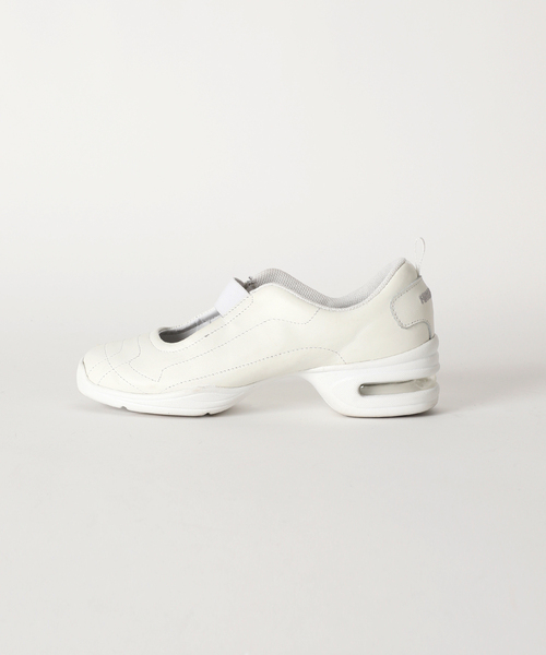 Foundry Mews ホワイトキャンバススニーカー Foundry Mews/ファウンドリーミューズ】White Canvas shoes