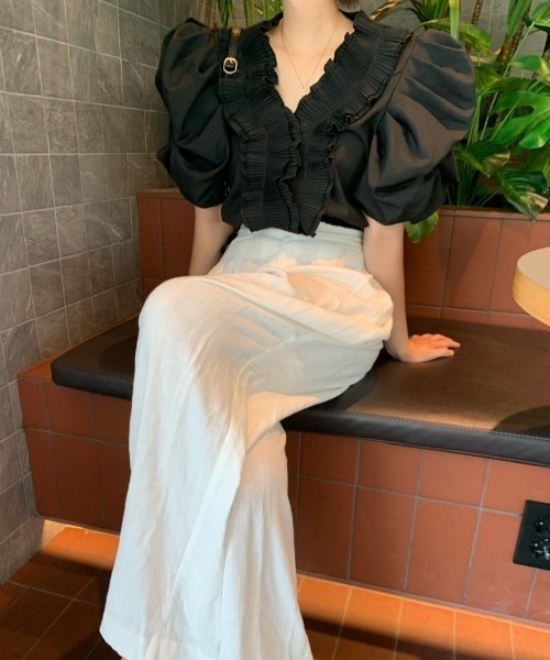 FAVORITO tシャツ デザインVネックパフスリーブトップス レディース