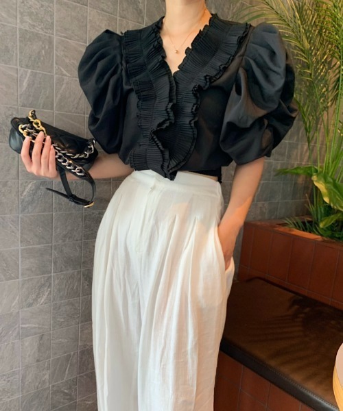 FAVORITO tシャツ デザインVネックパフスリーブトップス レディース
