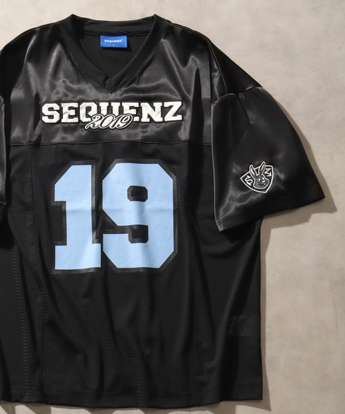 【XTONZ】Constell Numbering Football T-Shirt 半そで Tシャツ SEQUENZE tシャツ 「SEQUENZ/シークエンズ」 FOOTBALL CLUB T