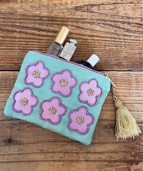 MILLION CARATS（ミリオンカラッツ） ポーチ レトロな雰囲気の花模様が