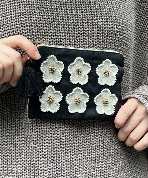 MILLION CARATS（ミリオンカラッツ） ポーチ レトロな雰囲気の花模様が