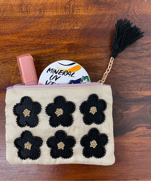 MILLION CARATS（ミリオンカラッツ） ポーチ レトロな雰囲気の花模様が