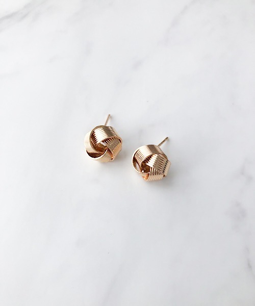 TIMELESS&THREE ピアス メタルラインスクエアノットピアス