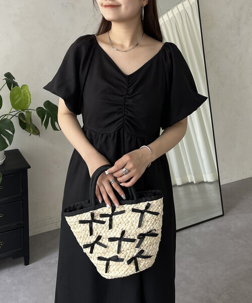 シャーリングVワンピース S・Mサイズ展開】フロント刺繍ウエストシャーリングワンピース