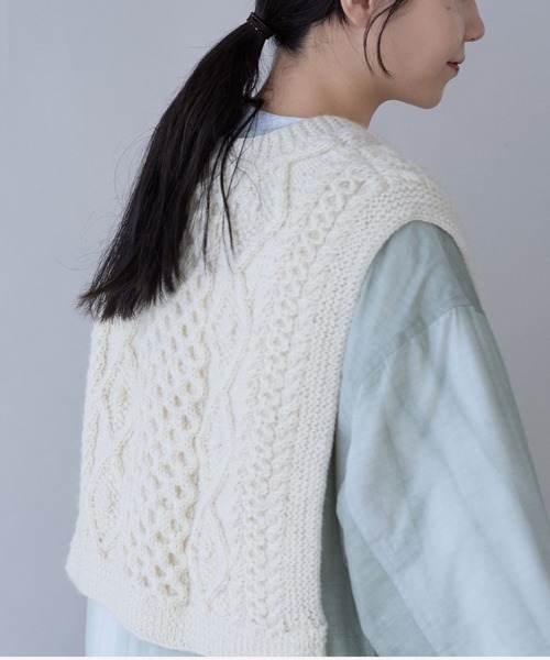 美品★yuni／ネパールハンドニット　ケーブル編みベストWH 美品☆yuni／ネパールハンドニット ケーブル編みベストWH