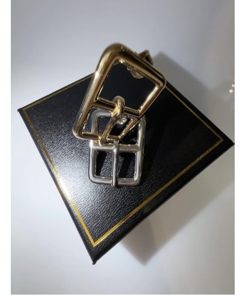 ピアス Buckle Earring レディース メンズの画像