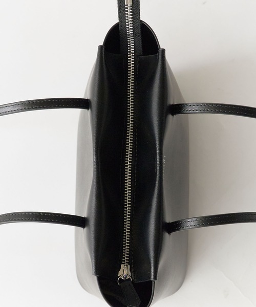 最終値下げ‼️新品・未使用　YAHKI ショルダーバッグ　ブラック YAHKI（ヤーキ） ショルダーバッグ バッグ W FAC SHOULDER BAG