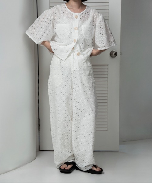 lawgy（ラウジー） パンツ embroidery button point straight pants