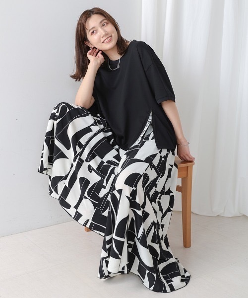 [美品•人気]PLEATS PLEASE白黒幾何学模様 フレアシルエットパンツ Bou Jeloud（ブージュルード） パンツ 幾何学柄フレアパンツ