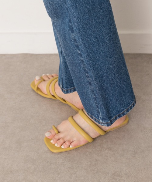 YELLO SUNKISSES TONGS SANDALS サンダル 梅*子様 YELLO ☆SUNKISSES TONGS SANDALS ブラック