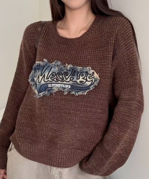 Sibra（シブラ） ニット セーター デニム風ワッペンニットトップス