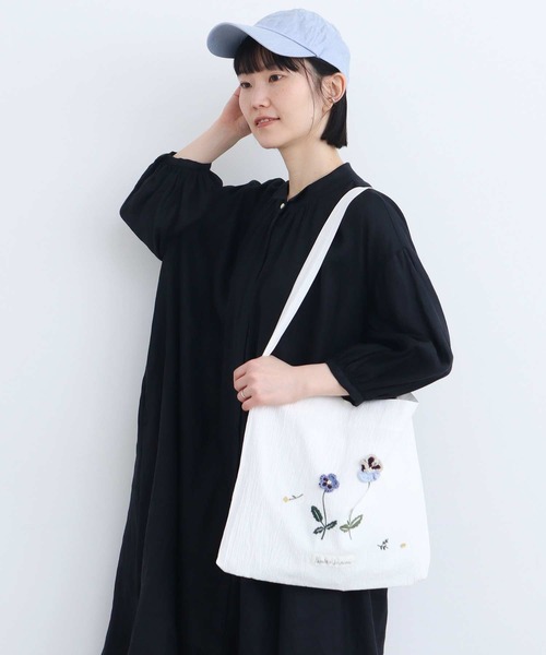 新品タグ付き　ひらひらパンジーかぎ針刺繍 バッグ(ベージュ-F) AMBIDEX Store ○〇ひらひらパンジーかぎ針刺繍 バッグ(F