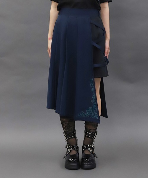 axes femme POETIQUE スカート クロスベルト麻雀牌刺繍スカート