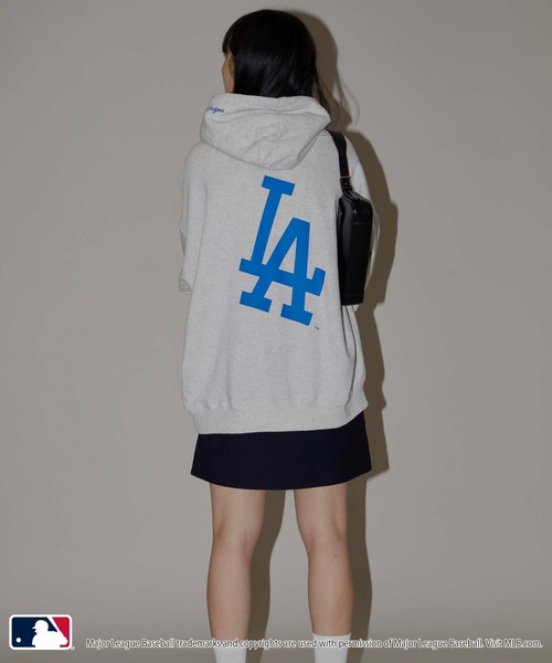 【別注】 MLB公式 ドジャース ロゴ刺繍バックデザイン裏起毛フーディーパーカー MLB パーカー MLB/メジャーリーグベースボール 別注 ロゴ刺繍