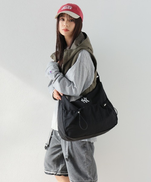 MLB KOREA ショルダーバッグ ボディーバック NYロゴ ブラック 新品 MLB KOREA ショルダーバッグ ボディーバック モノグラム