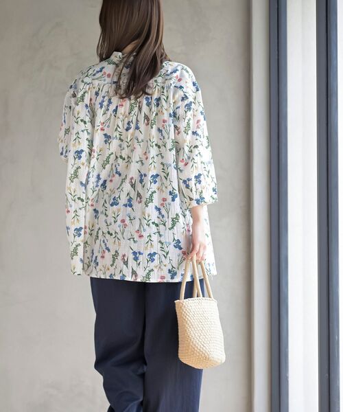 Y ナチュラル ブラウス シャツ トップス 花柄 ピンタック バンドカラー 総柄ピンタックバンドカラーブラウス | CARA O CRUZ (Women)/キャラ