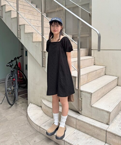 【新品未使用】Reformation ドット柄 半袖ミニワンピース Discoat ワンピース 「umm.」ドビードット半袖ミニワンピース