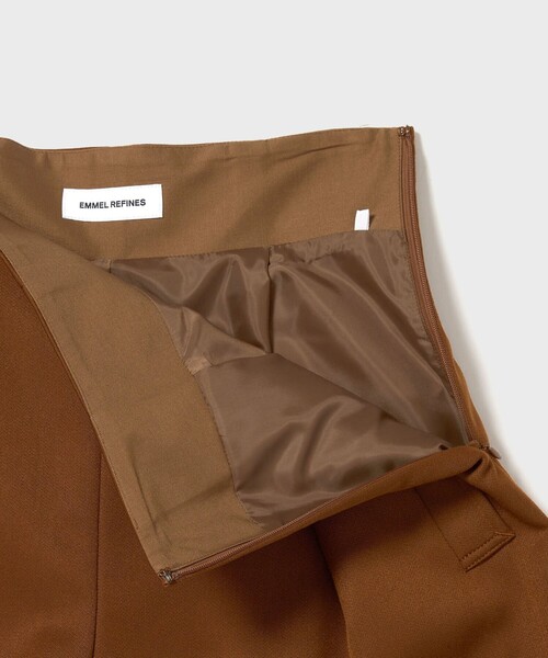【新品】EMMEL REFINES EM ハイウエスト タック ショートパンツ EMMEL REFINES（エメルリファインズ）の「＜EMMEL REFINES＞EM ハイ