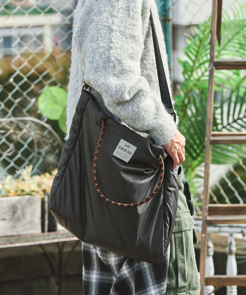 「KiU」 2WAYバッグ FREE シルバー メンズ