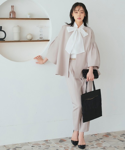 RURIUE BOUTIQUE ノーカラーフレアースリーブスーツ ピンクベージュ RURIUE BOUTIQUE ノーカラーフレアースリーブスーツ ピンクベージュ