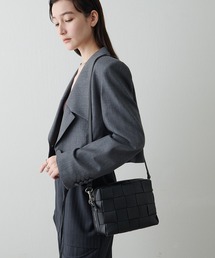 【美品】IACUCCI イアクッチ　ベルタS グリーン　レザー ショルダーバッグ IACUCCI（イアクッチ）の「ベルタ S CERVO（ショルダーバッグ）」 - WEAR