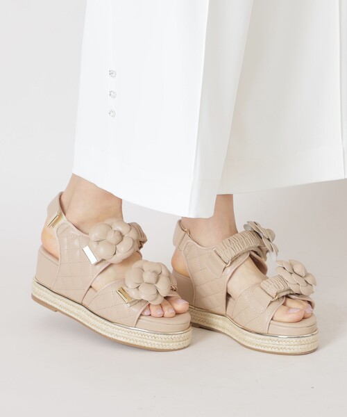 TO BE CHIC サンダル カメリアモチーフ レディース : ZOZOTOWN