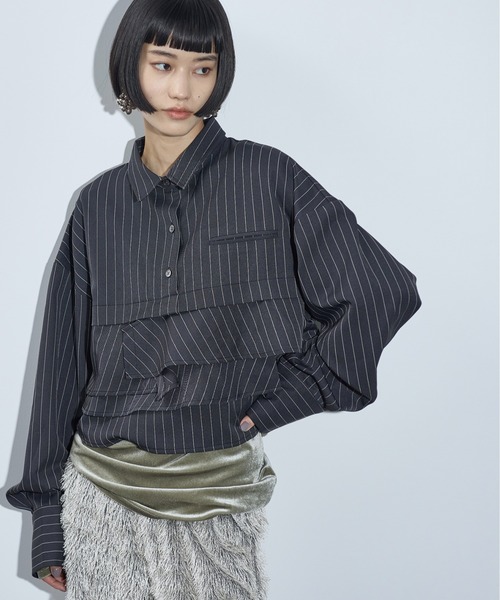 THE Yon ブラウス シャツ ピンストライプラッフルヘムクロップドシャツ