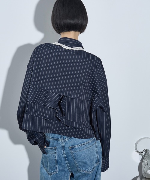 THE Yon ブラウス シャツ ピンストライプラッフルヘムクロップドシャツ