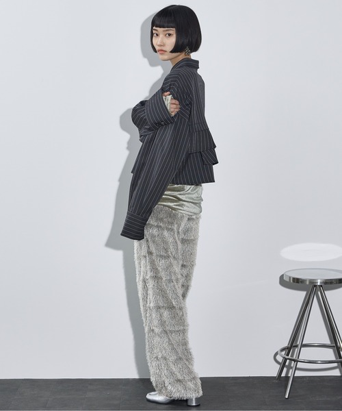 THE Yon ブラウス シャツ ピンストライプラッフルヘムクロップドシャツ