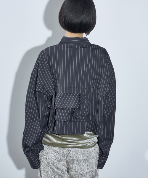 THE Yon ブラウス シャツ ピンストライプラッフルヘムクロップドシャツ