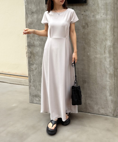 新品未使用✨Rune ストレッチフレアワンピース　タック　襟付き　ベージュ　36 RUIRUE BOUTIQUE ワンピース タック＆フレア・スクエアネック