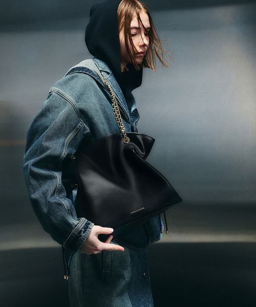 CHARLES&KEITH アリア ブレイドストラップダブルハンドルトートバッグ CHARLES & KEITH｜Arya アリア リサイクルスエードブレイド