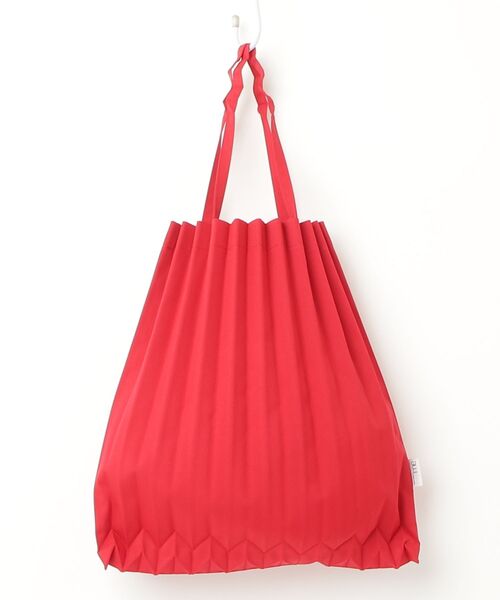 ISSEY MIYAKE（イッセイミヤケ） TRUNK PLEATS バッグ - レッド