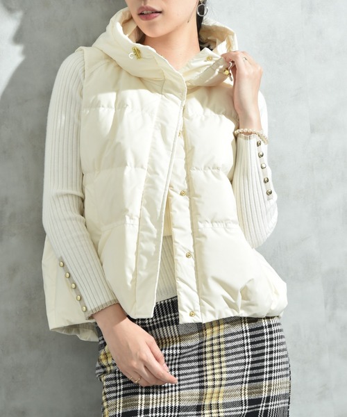 未使用】 VITA フード付きホワイトベージュダウンベスト moment+