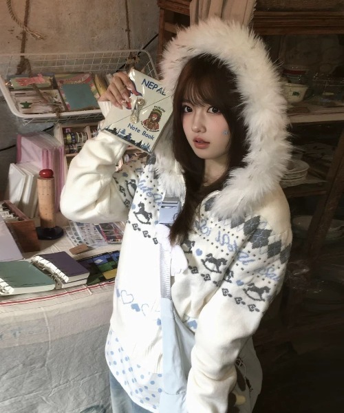うさとの服　フード付きアウター厚手 気前よく手放します(笑) 早いもの勝ち(笑) Sibra（シブラ） コート アウター ファーフード付き ノルディック柄