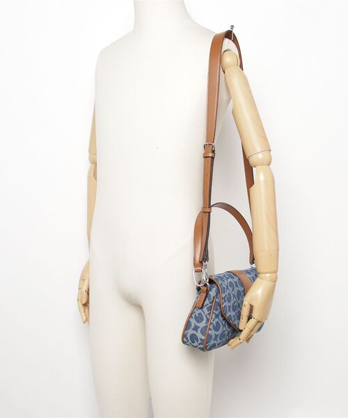 GUESS（ゲス） ショルダーバッグ バッグ ERIKA Flap Crossbody