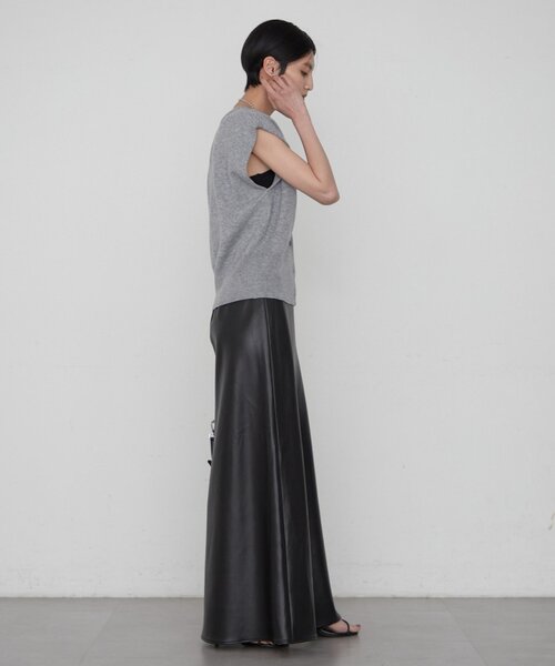 CHANEL 2011 クルーズ ラムスキン レザー スカート 黒 美シルエット Loungedress（ラウンジドレス） スカート 「美シルエット」フェイク