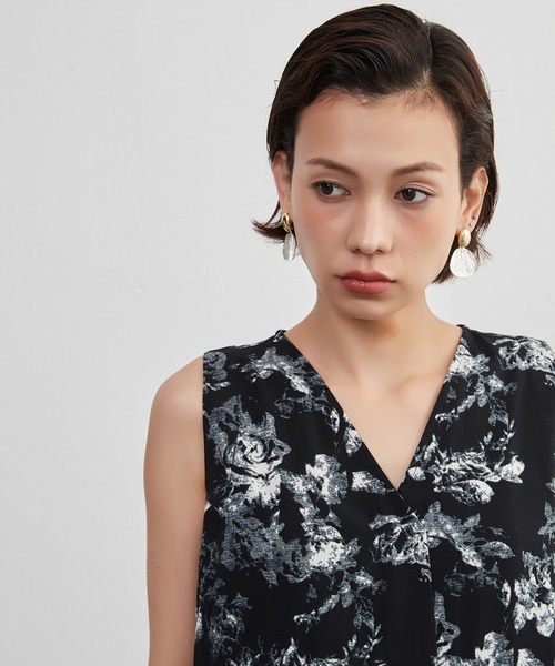 On One's Own ワンピース フラワープリントノースリーブワンピース