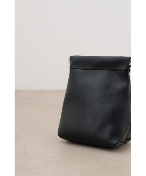 AZUL BY MOUSSY（アズールバイマウジー） ポーチ フェイクレザーバネ