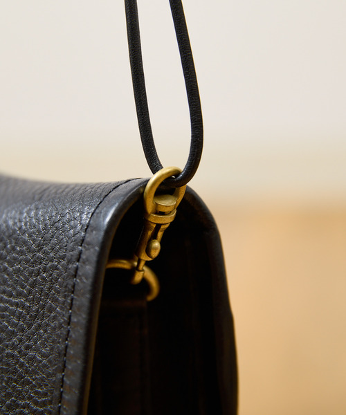 ショルダーバッグ A_W アウ / MAILL BAG M フルベジタブルタンニンシュリンクレザーメールバッグ 牛革ショルダーバッグ / AB-002の画像